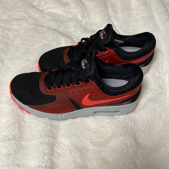 Nike Other - Air Max Zero  Essential black/red like new
